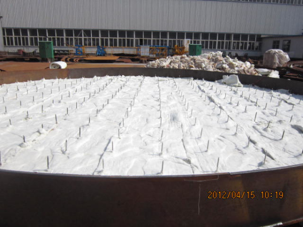 爐蓋保溫-層鋪毯施工穿過錨固釘-火龍耐材提供 爐蓋保溫-層鋪毯施工穿過錨固釘-火龍耐材提供